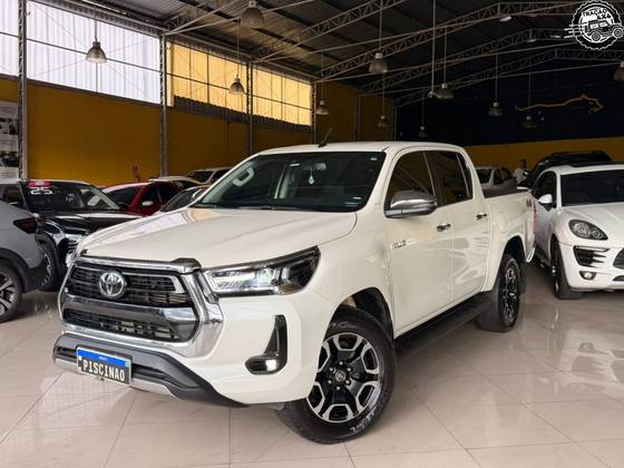 TOYOTA HILUX 2.8 D-4D TURBO DIESEL CD SRX 4X4 AUTOMÁTICO